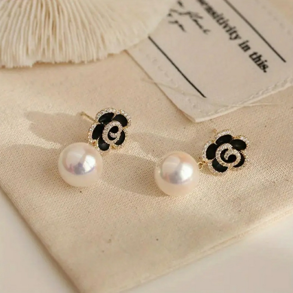 BLACK ROSE EARRINGS - Picture 2 of 3